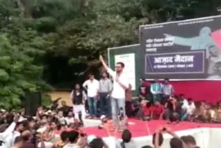 Omar Khalid speaking at a march on Azad Maidan in Mumbai