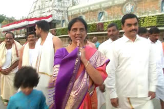 vips-at-tirumala-sreevari-darshan