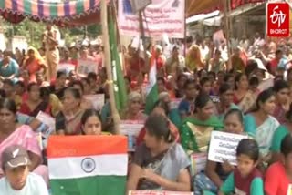 AP farmers protest by pancake on the streets