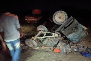 Lorry collides with an ox cart: 3 died!