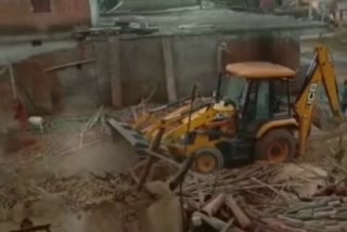 Victim complains about collapse of house in Surajpur