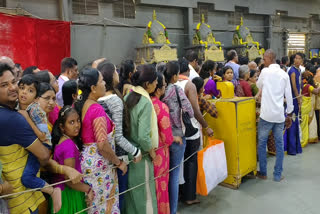 devotees rush at yadadri temple on sunday