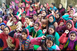 आंगनबाड़ी कार्यकत्रियों का धरना चमोली न्यूज , anganwadi workers protest news chamoli