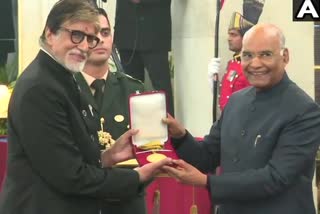 Amitabh bachchan felicited by Dadasaheb phalke award By President Ramnath Kovind