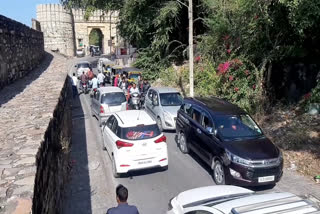 चित्तौड़गढ़ दु्र्ग,  Chittorgarh fort,  चित्तौड़गढ़ दुर्ग पर लगा जाम,  traffic on Chittorgarh fort