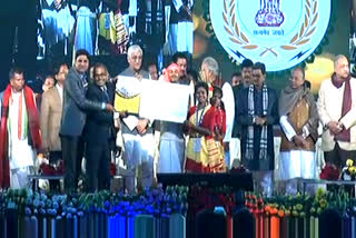 award ceremony of National Tribal Dance Festival in raipur