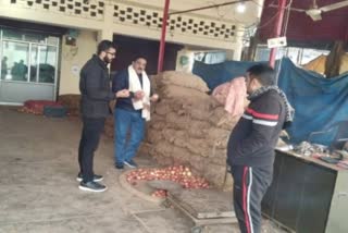 inspection in paonta vegetables market