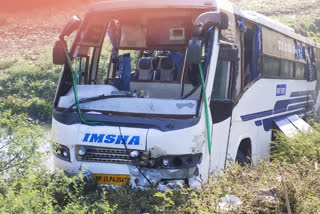 Bus going from Jabalpur to Sagar overturned