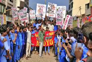 iti-students-protest-against-online-examination-in-hosapete