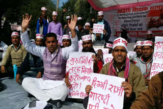 Guest teachers sitting on dharna with guest scholar teachers to demand regularization