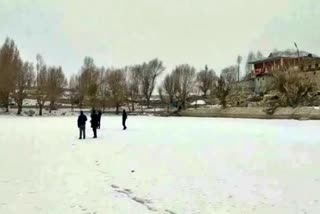 nako-lake-freezes-after-temperature-drops-in-kinnaur