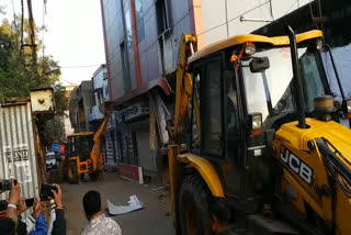 district-adminstration-started-breaking-hotel of BJP leader relative