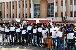 Students of Barkatullah in protest against Jamia violence