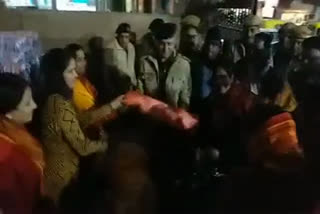 bikaner news,  devli news,  ditribution of warm blankets to poor bikaner,  police gives warm blankets to homeless and poor bikaner, distribution of warm blankets to poor devli,  police gives warm blankets to homeless and poor devli, बीकानेर समाचार,  देवली खबर  गरीबों को गर्म कंबल का वितरण बीकानेर,  गरीबों को गर्म कंबल का वितरण देवली,  पुलिस ने बेघर और गरीब को गर्म कंबल देगी बीकानेर,  पुलिस ने बेघर और गरीब को गर्म कंबल देगी देवली