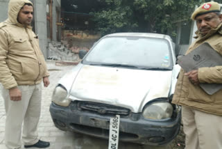 Delhi Police seized a car filled with illegal liquor