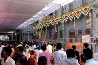 pilgrimes reached in shirdi for new year