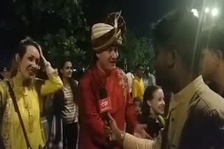foreign tourists new year celebration in mumbai