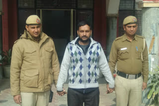 Delhi Police arrested a liquor smuggler from Dwarka