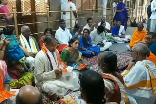 chaganti koteswara rao in annavaram satya deva temple