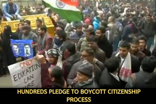 Anti-CAA protestors take mass pledge at India Gate to defend Constitution