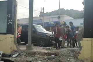 car accident at golconda in hyderabad