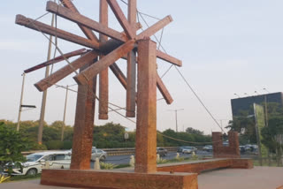 The world's largest plastic spinning wheel has been installed in Sector 94, Noida, as part of the message of not using banned plastic.