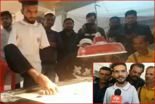 harshad gothankar plays carrom without hands in chhindwara