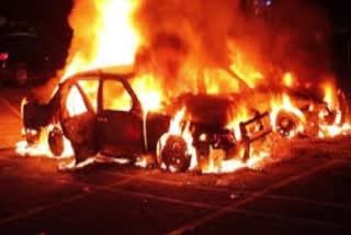miscreants burn two cars in maharashtra