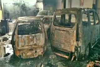 तीन कार जलकर हुई खाक,  Three cars burnt