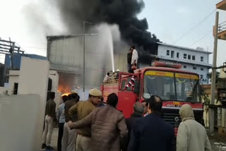 उद्योग इकाई में लगी आग,  Industry unit caught fire,  अलवर में आग,  fire in alwar