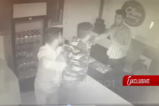 ಬೆಂಗಳೂರಲ್ಲಿ ವ್ಯಕ್ತಿಗೆ ಚಾಕು ಇರಿತ,  Assault on Residency Supervisor at Banasawadi