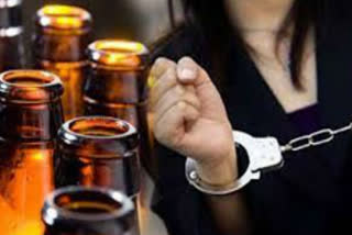 wife is arrested in case of selling illicit liquor and husband ran away in delhi