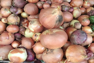 Less demand for  foreign onions in mandi