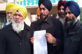 akali dal protest against Sukhjinder Singh Randhawa