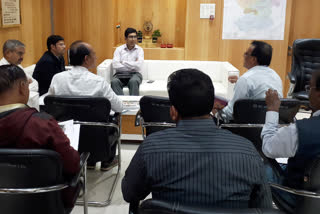 chandrapur collector dr. kunal khemnar meeting with officers regarding farmers problems