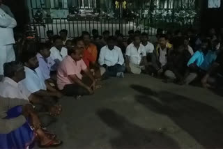 Dharna of municipal workers in Markapuram