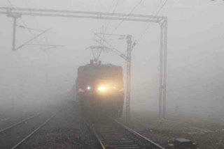 fog affects train movement in delhi ncr