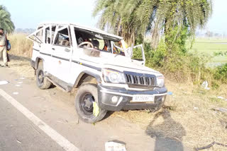 road accident one person death four persons are injured