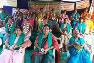 Female farmers hunger strike for amaravathi at west godavari district