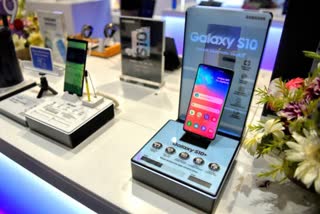 Galaxy S10 phones