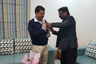 hemant soren met arvind kejriwal before delhi assembly election 2020