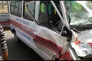 Ambulance going to Vadodara crashed