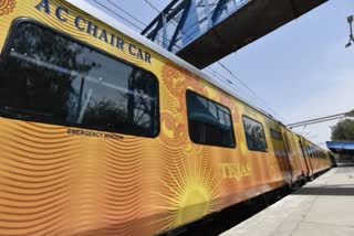 नीति आयोग बना रही 100 मार्गों पर निजी रेलगाड़ियां चलाने की योजना