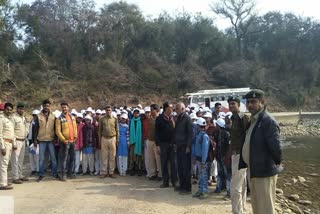 students-were-given-a-tour-of-the-forests-sheopur