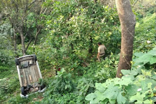 Car crash  Thamarassery  താമരശേരി ചുരം  കാർ അപകടം  കോഴിക്കോട് ചെലവൂർ സ്വദേശികൾ