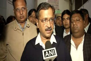 arvind kejrival attends parents meeting in delhi government school