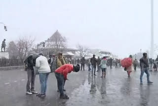 First snowfall of the year in Shimla