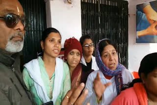 Hospital staff reached the police station for action