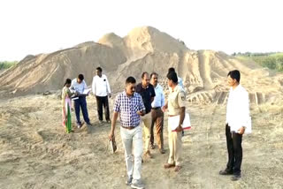 Attack on the illegal sand business of Yadagiri: 1 crore worth of sand has been seized