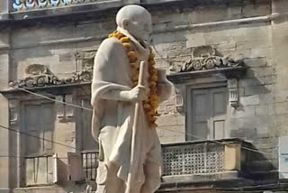 a-statue-of-mahatma-gandhi-vandalised-in-amreli-gujrat